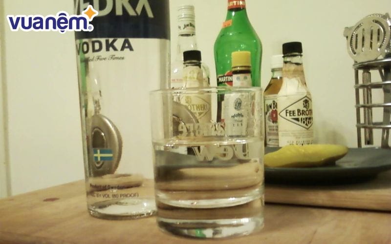 Dùng rượu Vodka