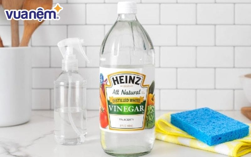 Sử dụng giấm trắng để diệt nấm mốc trên giường gỗ nhanh chóng