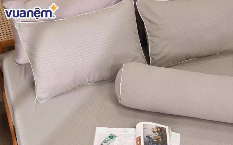 Vải gấm trong sản xuất chăn ga gối