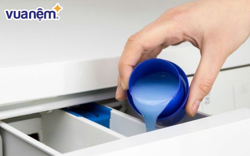 Cách giặt chăn thơm lâu sử dụng nước xả vải