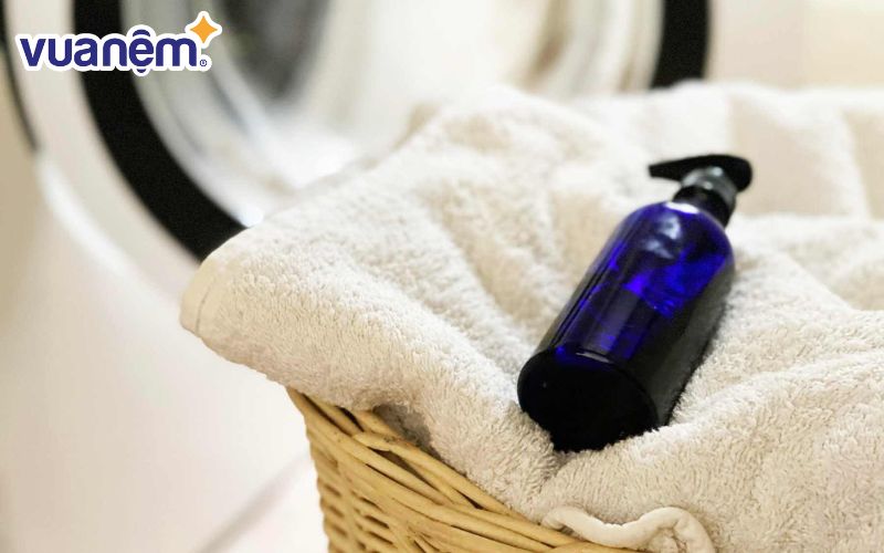 Cách giặt chăn thơm lâu sử dụng tinh dầu thơm