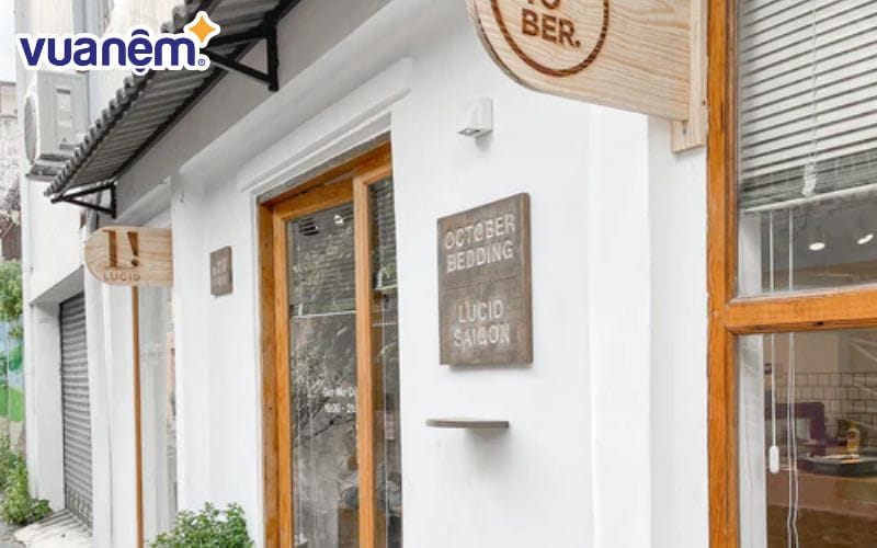 October Bedding còn cung cấp các phụ kiện như ruột gối, ruột mền, topper.