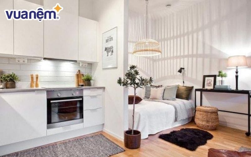 Không kê đầu giường sát khu vực bếp