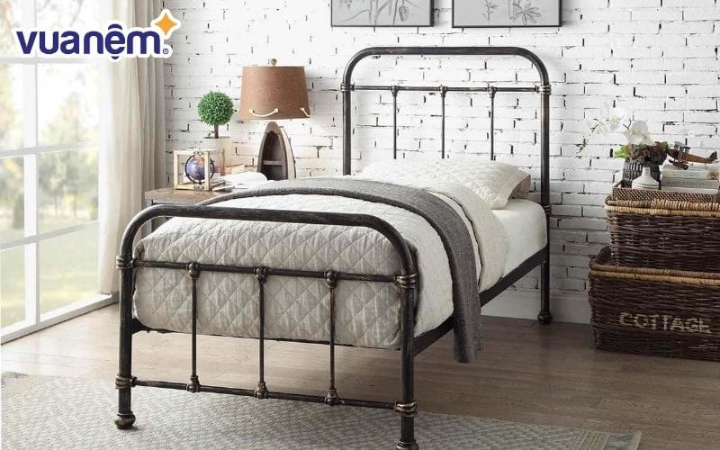 Giường sắt vintage