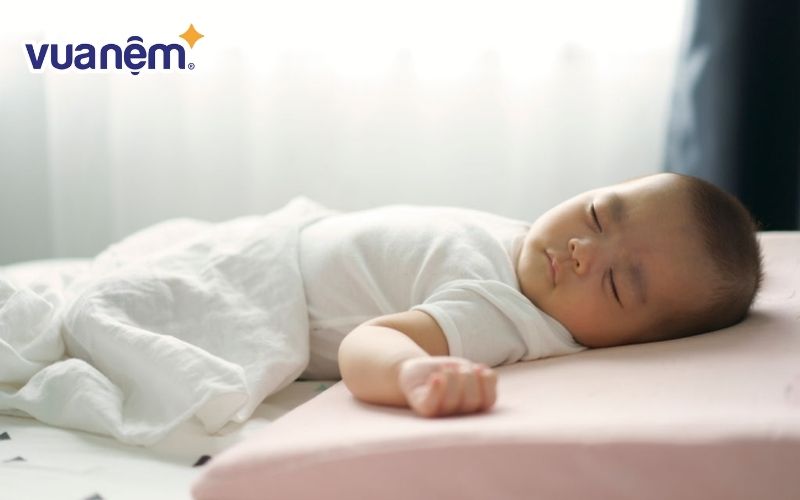 Có thể ảnh hưởng xấu đến hệ xương nếu không chọn đúng loại gối cho bé 2 tuổi