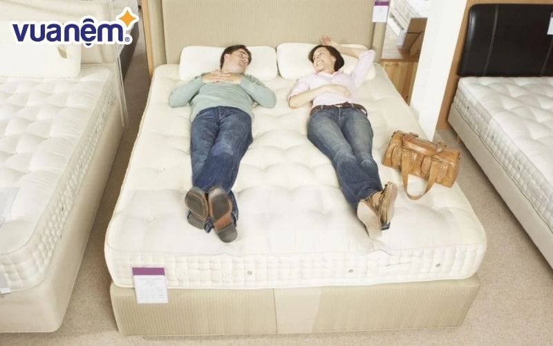 Việc thử nệm đúng cách rất quan trọng