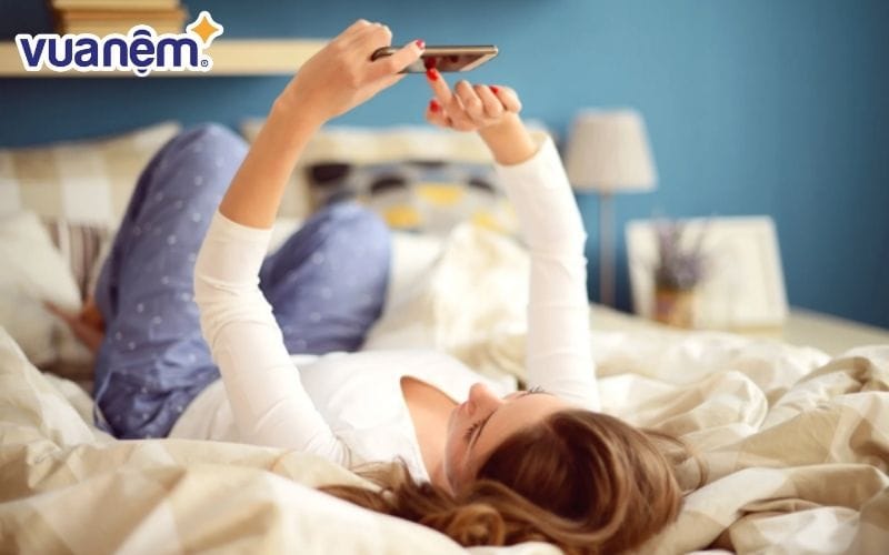 Lười vận động là thói quen sống không lành mạnh và cũng là nguyên nhân khiến mỡ mặt không được giải phóng.