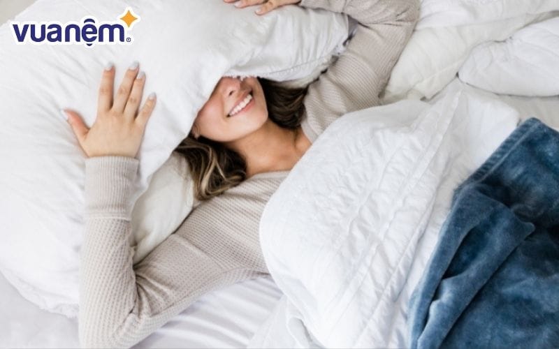 Tư thế nằm ngủ giúp giảm mỡ mặt - Tư thế nằm ngửa