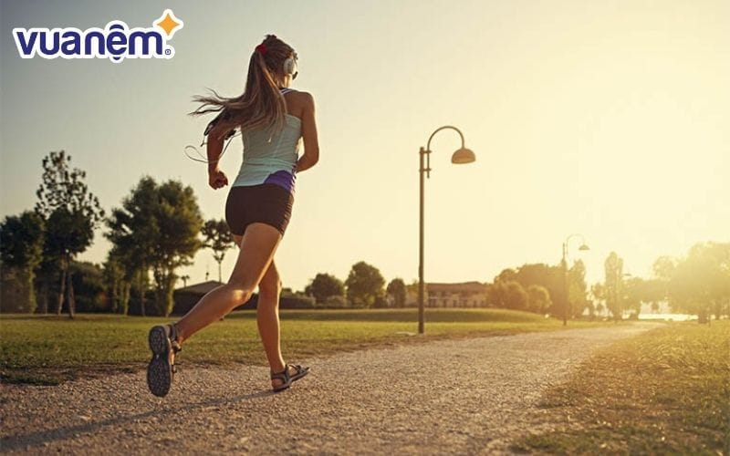 Thường xuyên vận động cơ thể để đốt cháy calo hiệu quả và giảm mỡ mặt