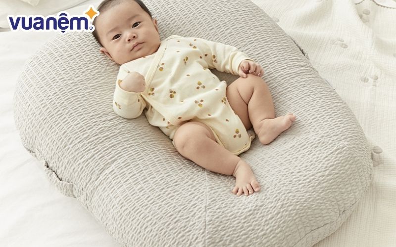 Gối nằm chống trào ngược cho bé Emong