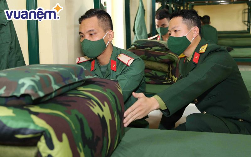 Các bước gấp chăn quân đội