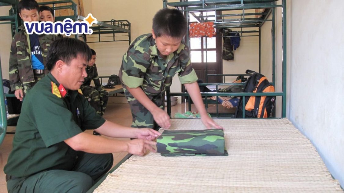 Hướng dẫn cách gấp chăn quân đội đơn giản, dễ hiểu, dễ làm