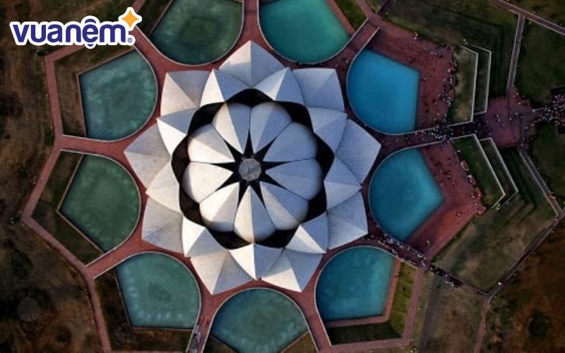 Đền Hoa Sen là một trong những ngôi đền có kiến trúc độc đáo bậc nhất thế giới.