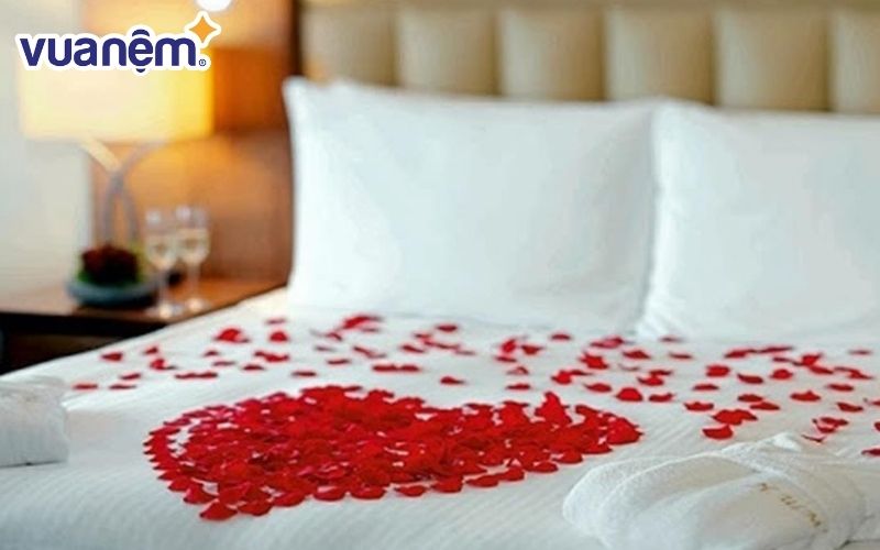 Theo quan niệm dân gian, chiếu cưới luôn phải trải một đôi