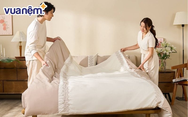 Cách lựa chọn chăn ga gối đệm phù hợp cho phòng cưới của các cặp đôi