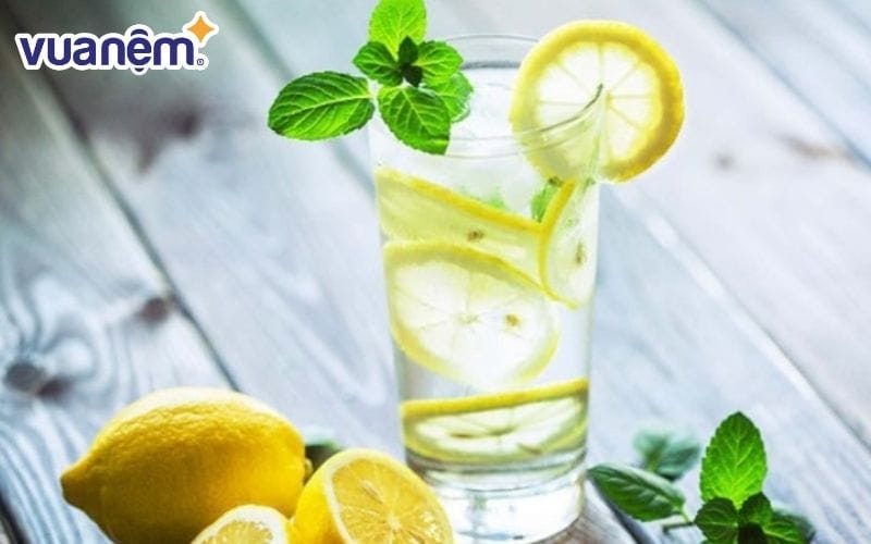 Sử dụng nước chanh tươi để tẩy vết máu trên ga giường