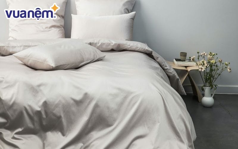 Ga giường bằng vải satin có rất nhiều mẫu mã trên thị trường hiện nay