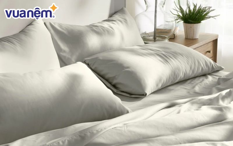 Không chỉ mát, vải Bamboo còn có ưu điểm kháng khuẩn tự nhiên, khử mùi tốt và thân thiện với làn da nhạy cảm, kể cả trẻ nhỏ