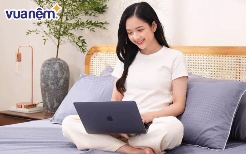 Giải đáp thắc mắc xem phim giúp ngủ ngon không?