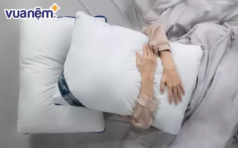 Gối lông vũ nhân tạo kháng khuẩn thương hiệu Doona Microfiber