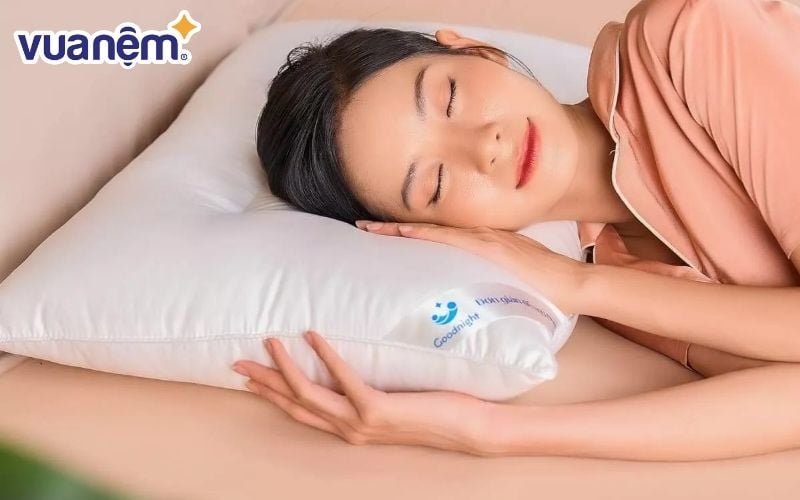 Gối lông vũ nhân tạo Goodnight Mochi định hình tư thế nằm