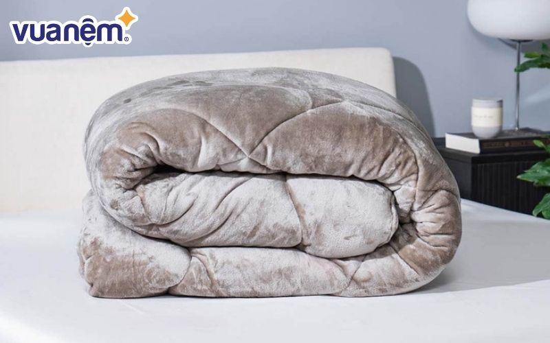 Amando Warm Flannel là lựa chọn lý tưởng cho những ai ưu tiên sự ấm áp và cảm giác mềm mại khi ngủ.