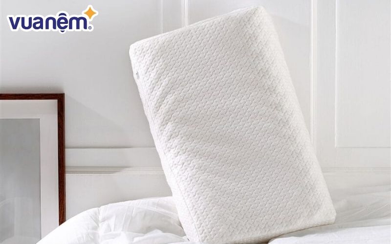 Phơi gối cao su nơi thoáng mát tránh ánh nắng trực tiếp