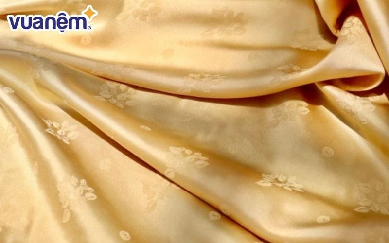 Chăn ga gối lụa tơ tằm rất mỏng nhẹ và có tính thẩm mỹ cao