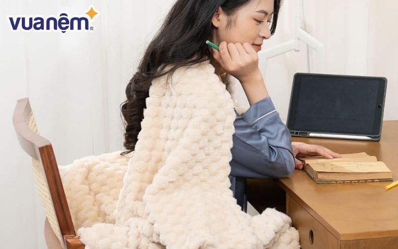 Những mẫu chăn mền lông tuyết có thể được sử dụng ở bất cứ đâu khi bạn cần