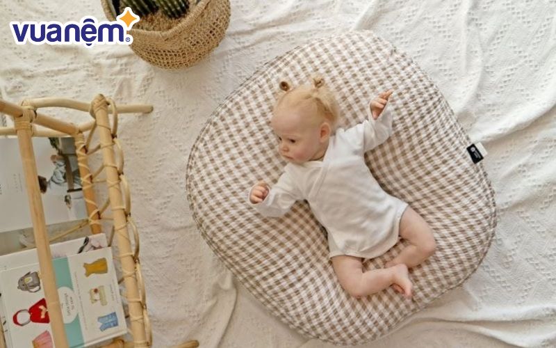 Gối ngăn trào ngược hình chữ C là loại truyền thống thường được sử dụng phổ biến