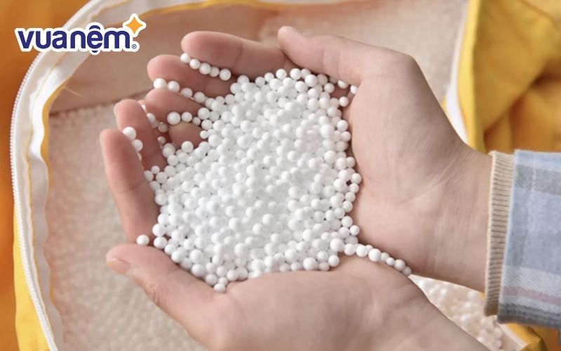 Kiểm tra phần hạt xốp bên trong vỏ gối