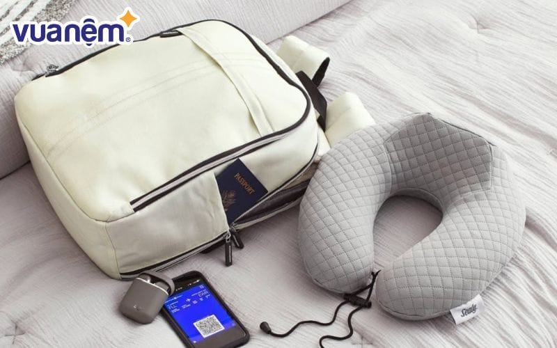 Một chiếc gối tựa cổ êm ái chính là người bạn đồng hành cho những chuyến đi dài