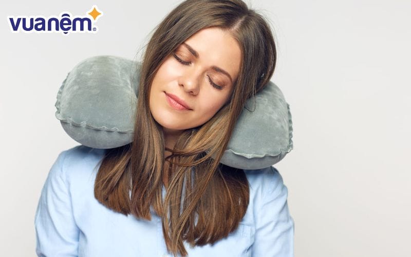 Gối hơi cực kỳ tiện dụng, có thể mang đi bất kỳ đâu