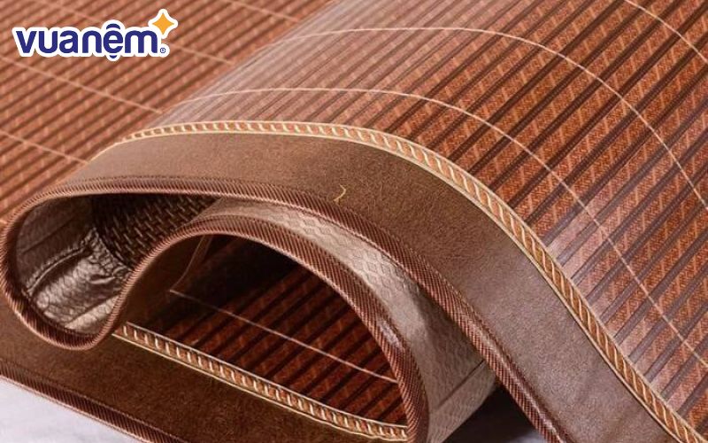 Tục lệ trải chiếu giường cưới với mong muốn cầu chúc hạnh phúc cho đôi vợ chồng