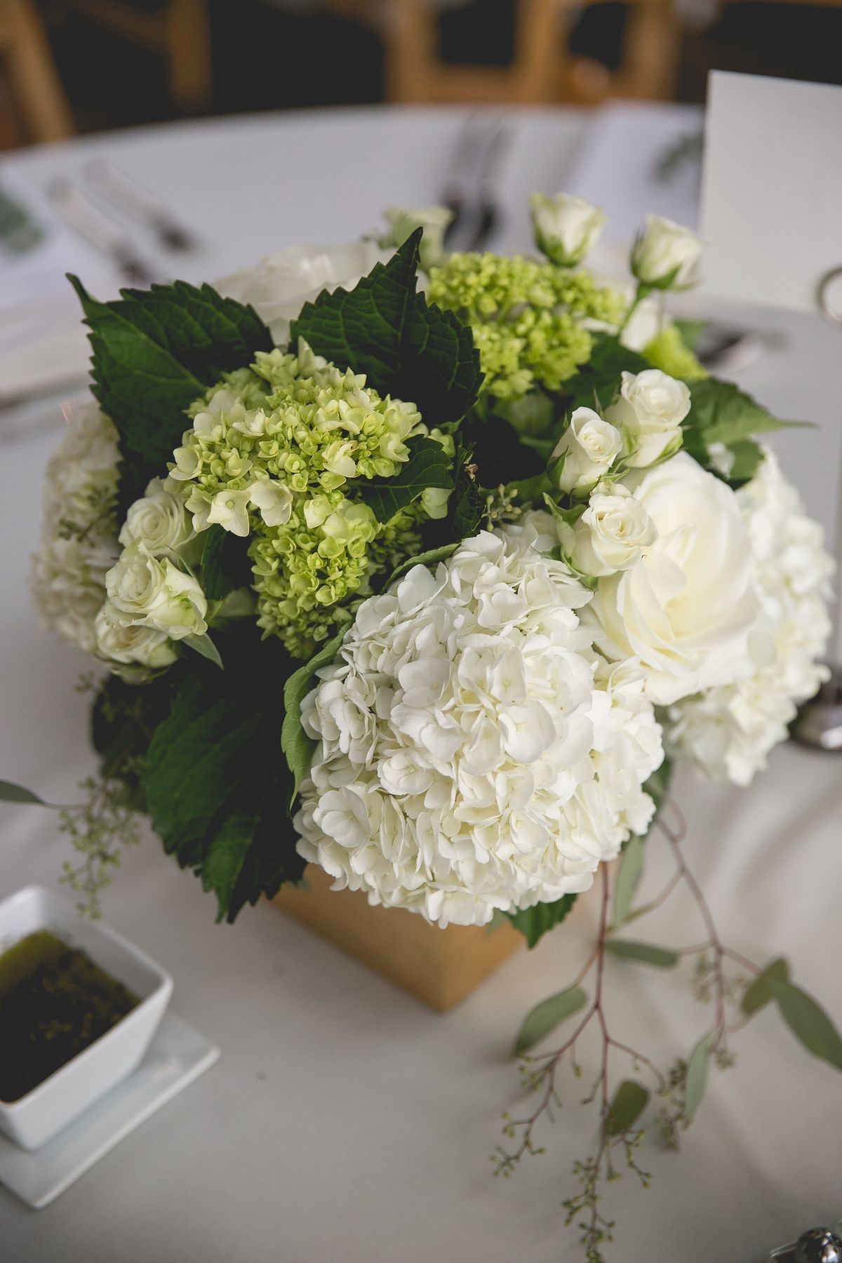 hoa cưới để bàn cẩm tú cầu