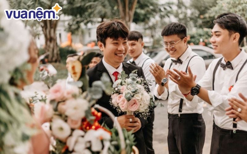 Cô dâu được đón bằng xe hoa cưới do nhà trai chuẩn bị