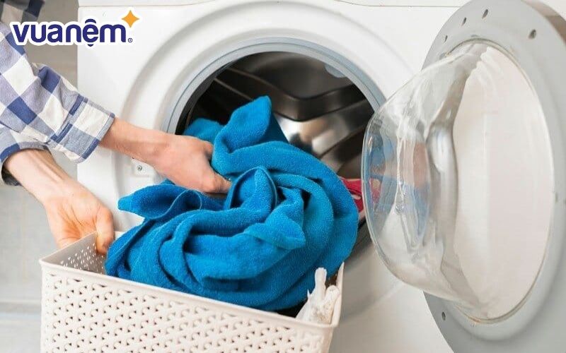 Hướng dẫn các bước giặt chăn khô nhanh chóng, hiệu quả ngay tại nhà