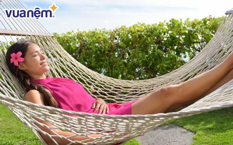 Nằm võng hoàn toàn có thể gây đau lưng nếu duy trì trong thời gian dài và sai tư thế