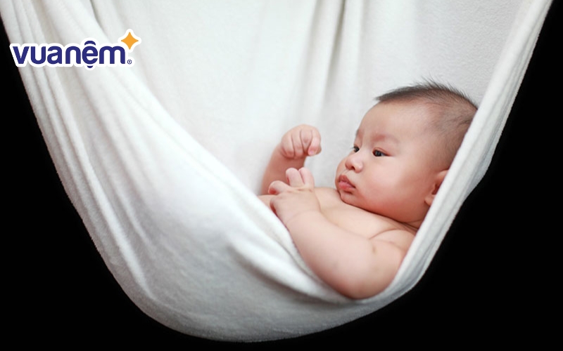 Việc ru trẻ ngủ bằng võng tiềm ẩn vô vàn rủi ro