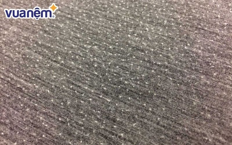 Có rất nhiều nguyên nhân khiến nệm bị xù lông
