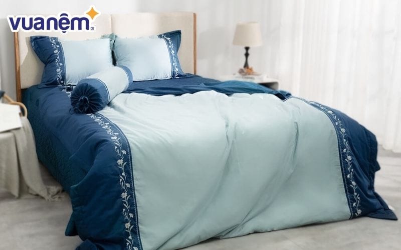 Bộ ga phủ chăn chần Amando thêu cotton satin màu xanh lá