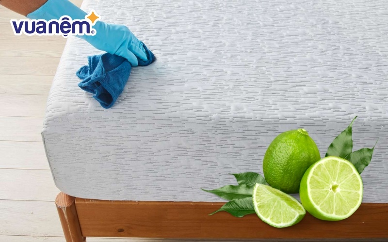 Cách mài nệm cao su bằng chanh để tẩy vết đen, ố vàng được nhiều người áp dụng hiệu quả