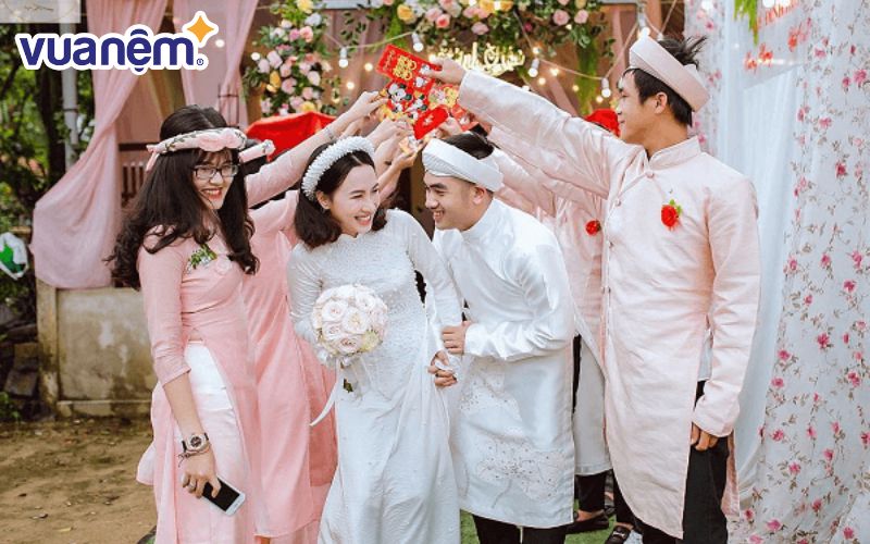 Với những gia đình có khoảng cách địa lý quá xa sẽ gộp lễ ăn hỏi và lễ rước dâu trong cùng một ngày