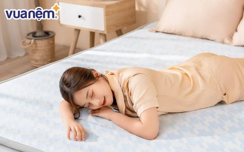 Chiều điều hòa cao su non là sản phẩm được người tiêu dùng đánh giá cao