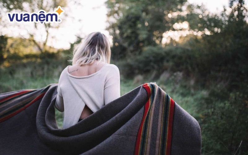 Ưu tiên chất liệu chăn du lịch phù hợp với khí hậu nơi bạn tới du lịch