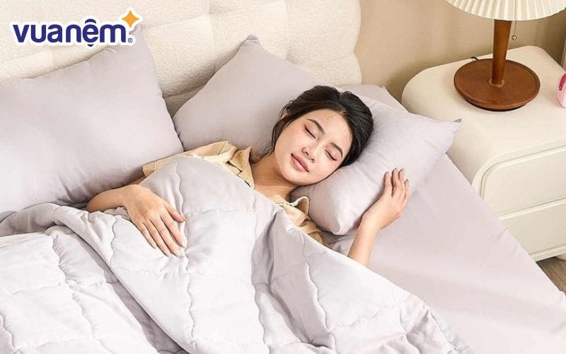 Huyết áp và nhịp tim giảm khi bạn chìm sâu vào giấc ngủ