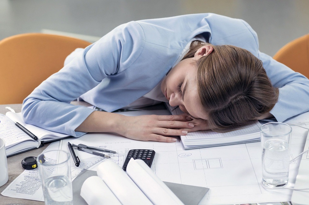 Cách chế ngự cơn ngủ gật trong giờ làm việc