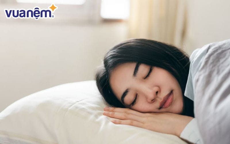 Nguyên nhân khiến bạn sợ ma khi đi ngủ có thể do yếu tố tâm lí, môi trường hoặc sức khoẻ