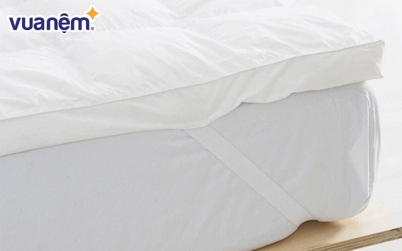 Ưu và nhược điểm của topper lông vũ nhân tạo