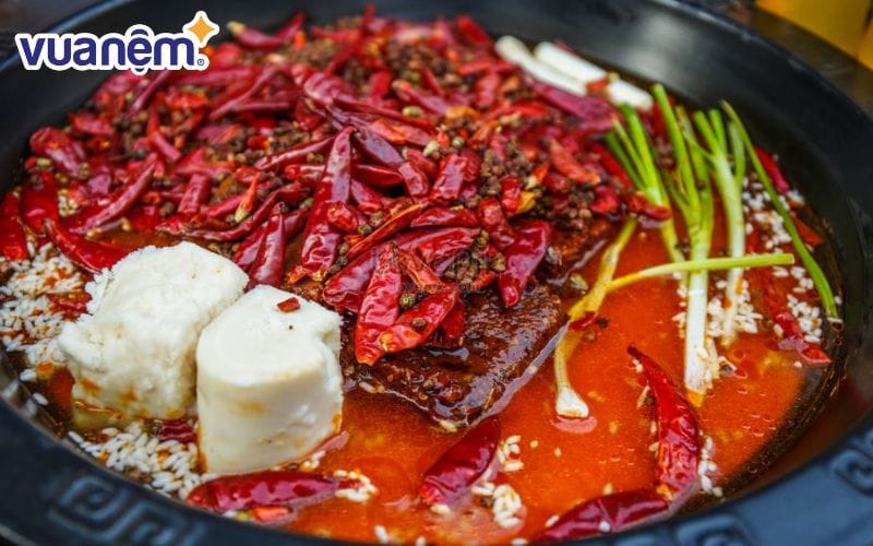 Hạn chế đồ ăn cay nóng ngày đèn đỏ